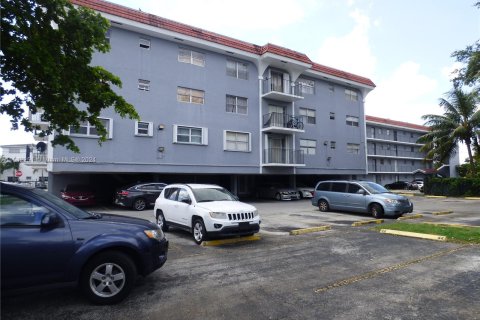 Condominio en venta en North Miami, Florida, 1 dormitorio, 63.45 m2 № 1321046 - foto 2