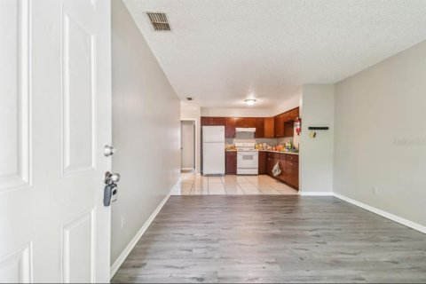 Immobilier commercial à vendre à Tampa, Floride: 6 chambres, 159.33 m2 № 1265143 - photo 2