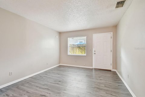 Immobilier commercial à vendre à Tampa, Floride: 6 chambres, 159.33 m2 № 1265143 - photo 4