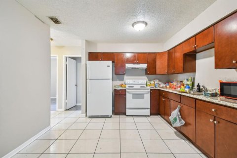 Immobilier commercial à vendre à Tampa, Floride: 6 chambres, 159.33 m2 № 1265143 - photo 9