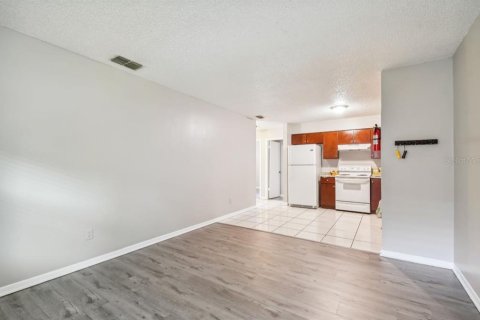 Immobilier commercial à vendre à Tampa, Floride: 6 chambres, 159.33 m2 № 1265143 - photo 6