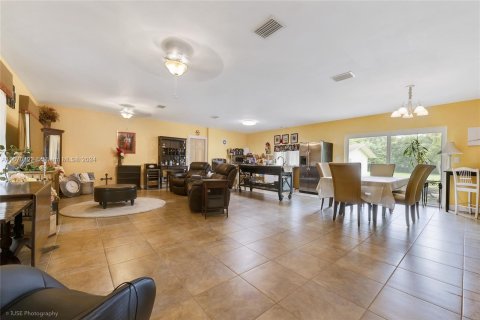 Villa ou maison à vendre à Miami, Floride: 3 chambres, 212.37 m2 № 1402678 - photo 2