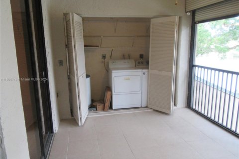 Condo in Coconut Creek, Florida, 2 bedrooms  № 1228282 - photo 26