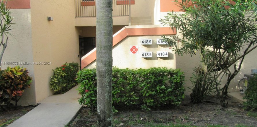 Condo in Coconut Creek, Florida, 2 bedrooms  № 1228282