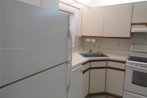 Condo in Coconut Creek, Florida, 2 bedrooms  № 1228282 - photo 14