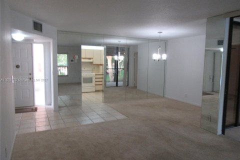 Condo in Coconut Creek, Florida, 2 bedrooms  № 1228282 - photo 12