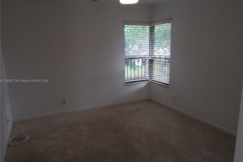 Condo in Coconut Creek, Florida, 2 bedrooms  № 1228282 - photo 9