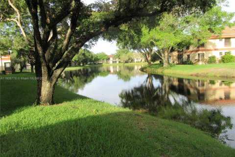 Condo in Coconut Creek, Florida, 2 bedrooms  № 1228282 - photo 2