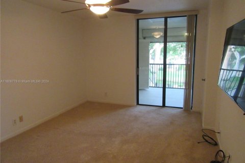 Condo in Coconut Creek, Florida, 2 bedrooms  № 1228282 - photo 25