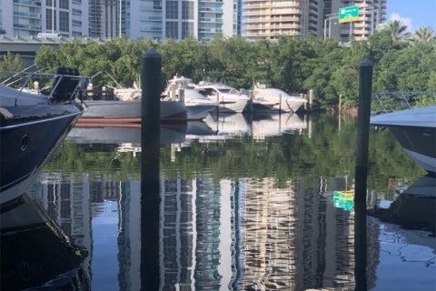 Condo in Aventura, Florida, 2 bedrooms  № 1058878 - photo 11