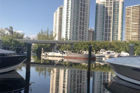 Condominio en venta en Aventura, Florida, 2 dormitorios, 106.84 m2 № 1058878 - foto 16