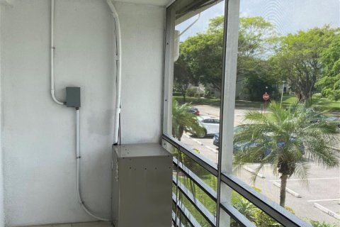 Condo in Deerfield Beach, Florida, 1 bedroom  № 1058877 - photo 17