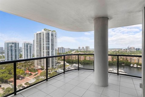 Condo in Aventura, Florida, 2 bedrooms  № 1225157 - photo 23