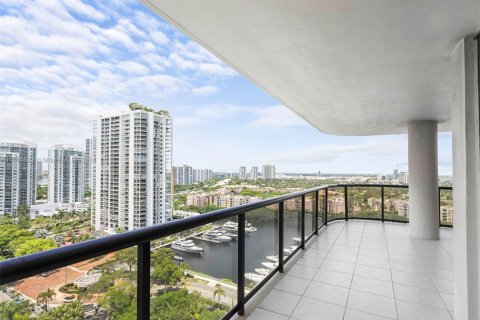 Condo in Aventura, Florida, 2 bedrooms  № 1225157 - photo 21