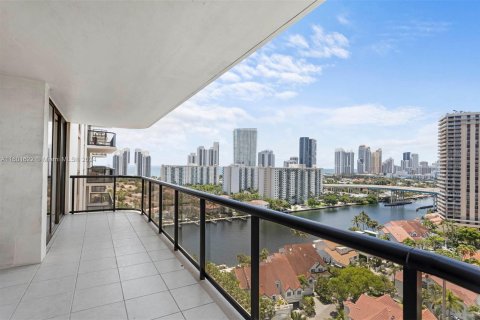 Condo in Aventura, Florida, 2 bedrooms  № 1225157 - photo 22