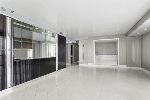 Condo in Aventura, Florida, 2 bedrooms  № 1225157 - photo 13