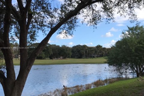 Condo in Pompano Beach, Florida, 1 bedroom  № 1075233 - photo 26