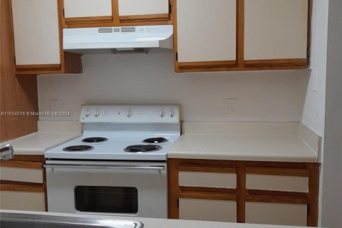 Condo in Pompano Beach, Florida, 1 bedroom  № 1075233 - photo 5