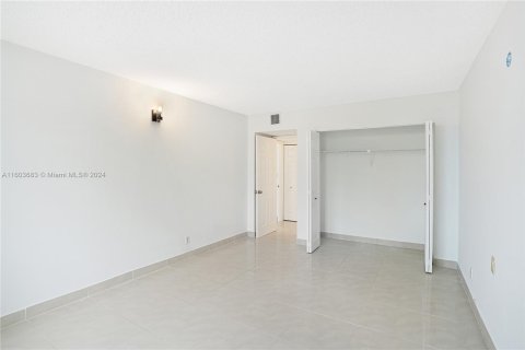 Copropriété à vendre à Hollywood, Floride: 2 chambres, 117.99 m2 № 1223727 - photo 27