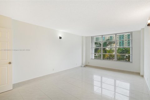 Copropriété à vendre à Hollywood, Floride: 2 chambres, 117.99 m2 № 1223727 - photo 22