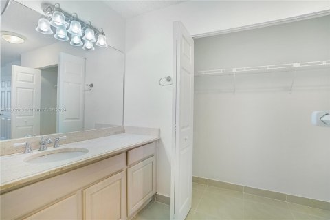 Copropriété à vendre à Hollywood, Floride: 2 chambres, 117.99 m2 № 1223727 - photo 17