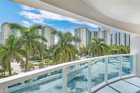 Condominio en venta en Hollywood, Florida, 2 dormitorios, 117.99 m2 № 1223727 - foto 16