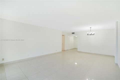 Condo in Hollywood, Florida, 2 bedrooms  № 1223727 - photo 26