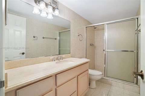 Condo in Hollywood, Florida, 2 bedrooms  № 1223727 - photo 18