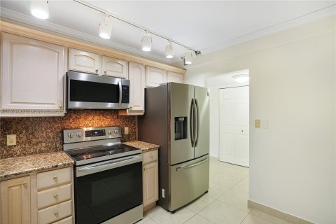 Copropriété à vendre à Hollywood, Floride: 2 chambres, 117.99 m2 № 1223727 - photo 12