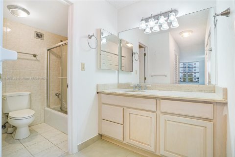 Condo in Hollywood, Florida, 2 bedrooms  № 1223727 - photo 14