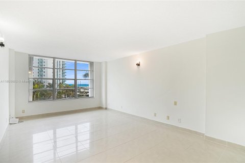 Copropriété à vendre à Hollywood, Floride: 2 chambres, 117.99 m2 № 1223727 - photo 24