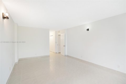 Copropriété à vendre à Hollywood, Floride: 2 chambres, 117.99 m2 № 1223727 - photo 23