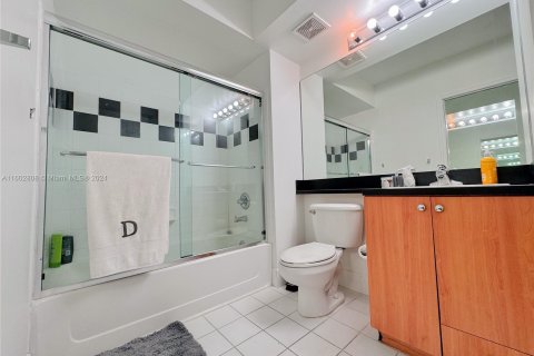 Condo in Miami Beach, Florida, 2 bedrooms  № 1223726 - photo 13