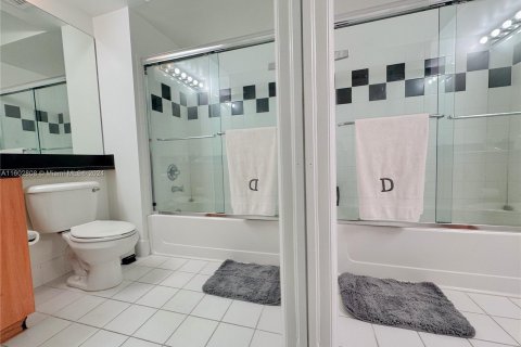 Copropriété à vendre à Miami Beach, Floride: 2 chambres, 104.7 m2 № 1223726 - photo 14