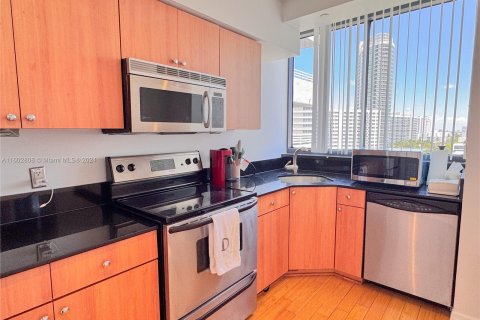 Condo in Miami Beach, Florida, 2 bedrooms  № 1223726 - photo 8