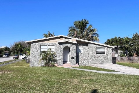 House in West Palm Beach, Florida 5 bedrooms, 165.37 sq.m. № 1026426 - photo 6