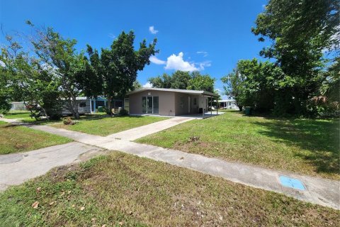 House in Port Charlotte, Florida 2 bedrooms, 79.06 sq.m. № 1338629 - photo 14