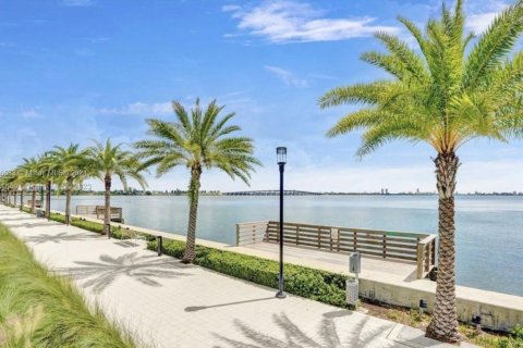 Copropriété à vendre à Miami, Floride: 2 chambres, 107.95 m2 № 1357004 - photo 29