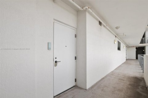 Copropriété à vendre à Miami, Floride: 2 chambres, 107.95 m2 № 1357004 - photo 23