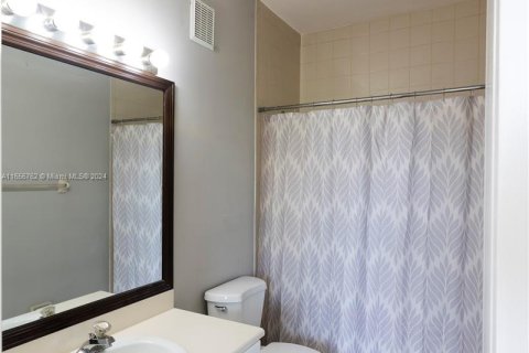 Condominio en alquiler en Hialeah, Florida, 2 dormitorios, 89.84 m2 № 1357054 - foto 17