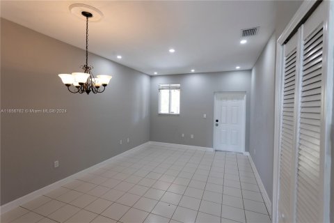 Copropriété à louer à Hialeah, Floride: 2 chambres, 89.84 m2 № 1357054 - photo 8