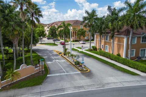 Condo in Hialeah, Florida, 2 bedrooms  № 1357054 - photo 28