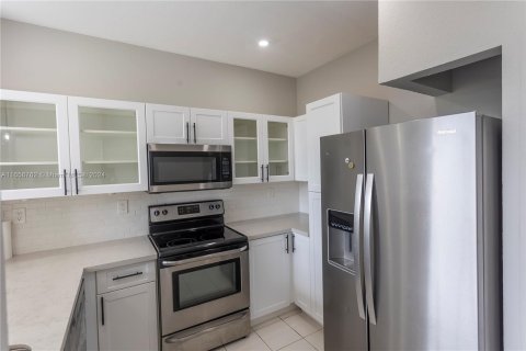 Copropriété à louer à Hialeah, Floride: 2 chambres, 89.84 m2 № 1357054 - photo 5