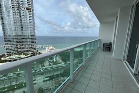 Condo in Sunny Isles Beach, Florida, 2 bedrooms  № 1357053 - photo 19