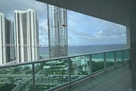 Condominio en alquiler en Sunny Isles Beach, Florida, 2 dormitorios, 123.65 m2 № 1357053 - foto 17