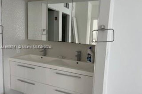 Condominio en alquiler en Sunny Isles Beach, Florida, 2 dormitorios, 123.65 m2 № 1357053 - foto 4