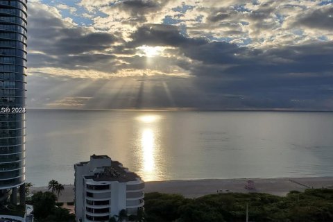 Condominio en alquiler en Sunny Isles Beach, Florida, 2 dormitorios, 123.65 m2 № 1357053 - foto 25