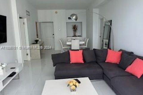 Condominio en alquiler en Sunny Isles Beach, Florida, 2 dormitorios, 123.65 m2 № 1357053 - foto 3