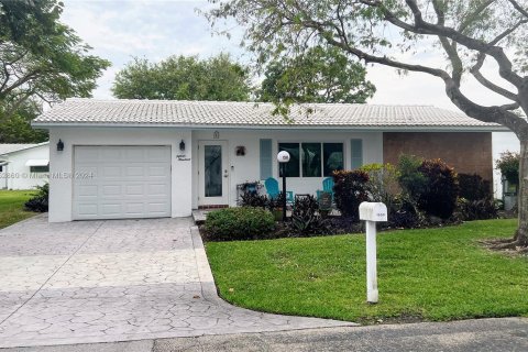 Villa ou maison à vendre à Plantation, Floride: 2 chambres, 137.03 m2 № 1073171 - photo 1