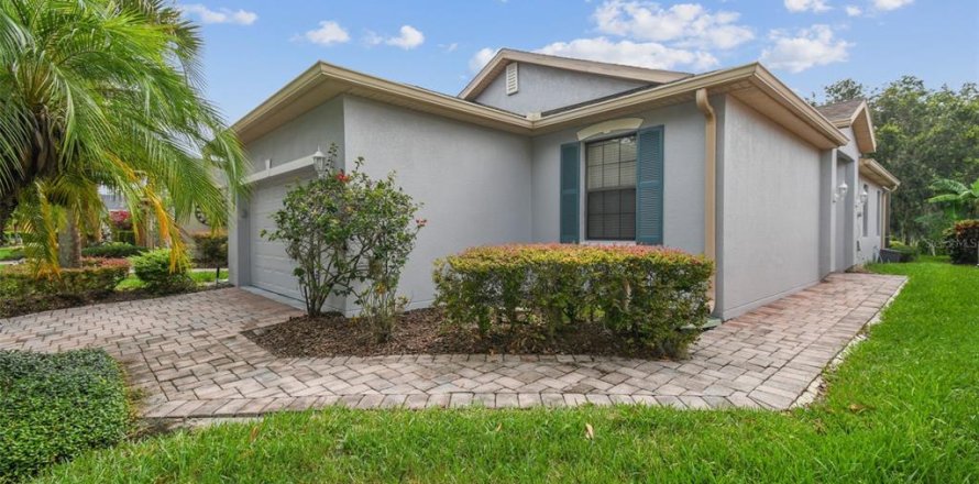 House in Kissimmee, Florida 2 bedrooms, 116.87 sq.m. № 1322972